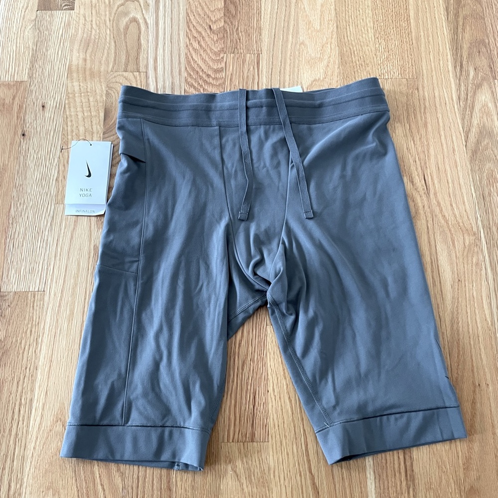 Nike Mens short yoga tights sz L